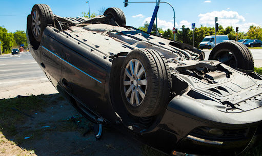 Un accidente de coche de vuelco en Louisiana puede requerir los servicios de un abogado de lesiones personales.