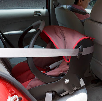 Louisiana laws specify the car seat requirements to ensure child safety, like rea-facing seats for very small children.