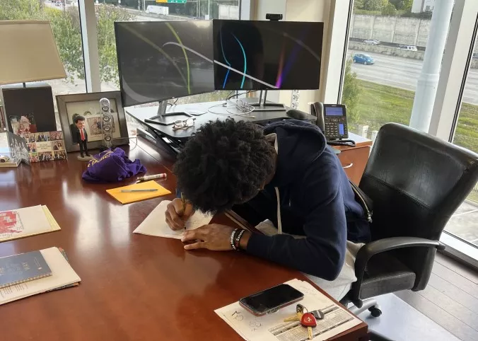 jayden daniels, LSU Tigers QB Jayden Daniels Signs His First NIL Deal with Gordon McKernan