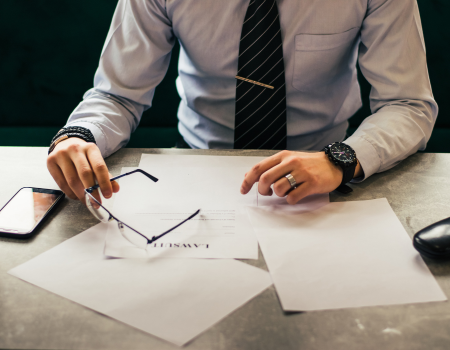 man filling out paperwork to file a wrongful death lawsuit