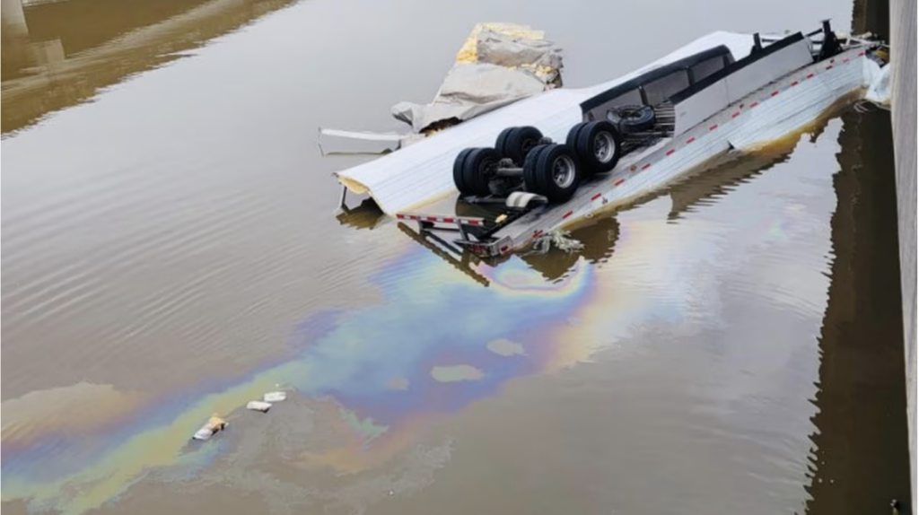 18 wheeler accident lawyer, Southbound I-55 Closed at Manchac for Several Hours to Recover Sunken 18-wheeler