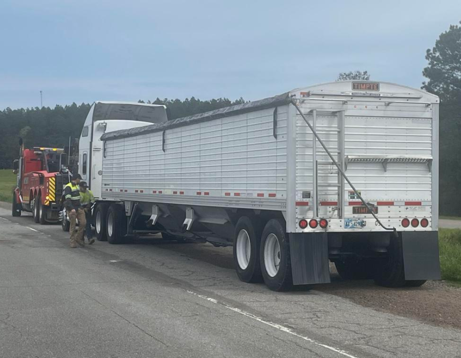 tractor trailer wreck and fight