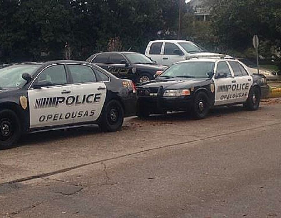 opelousas police cars outside of station