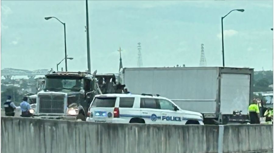 multi-car crash on Pontchartrain Expressway