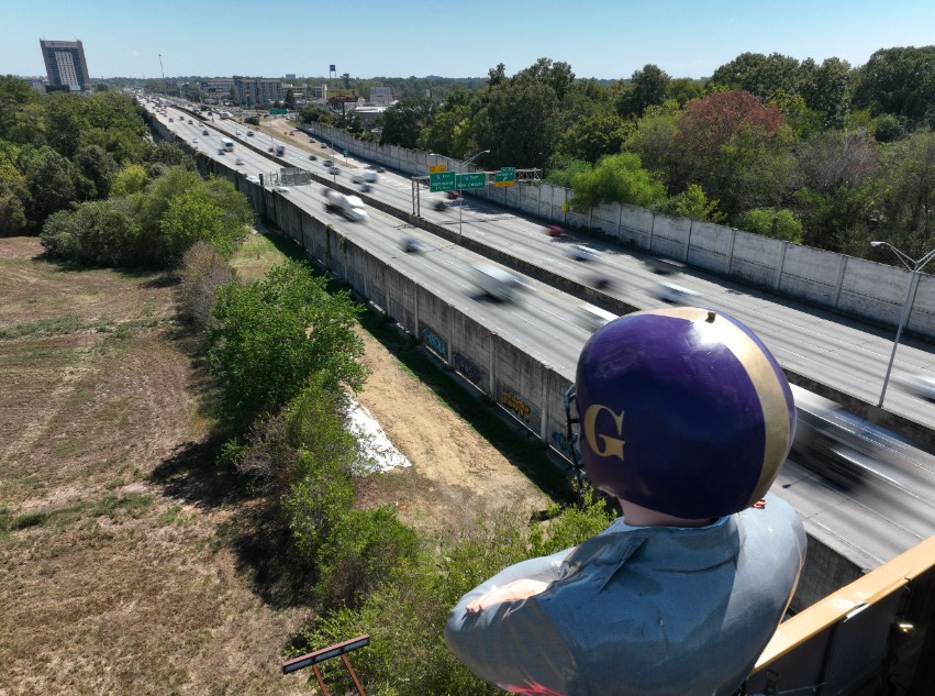 Gordon McKernan 3D Billboard, Gordon McKernan&#8217;s 3D Billboard Receives an Update to Celebrate LSU Football