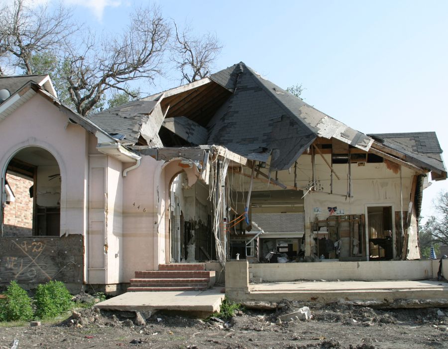 casa dañada durante el huracán katrina
