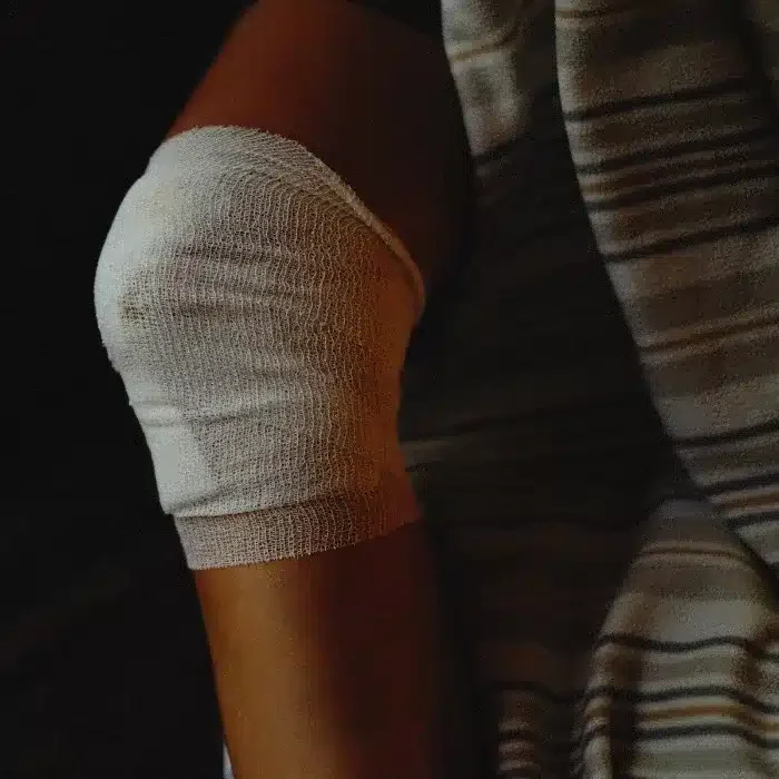 wrapped knee injury