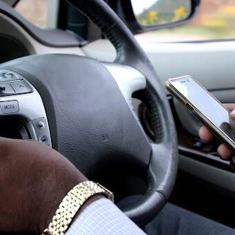 Closeup-Driver-Texting driver texting