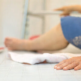 Old-Lady-Slip-and-Fall Old Lady Slip and Fall